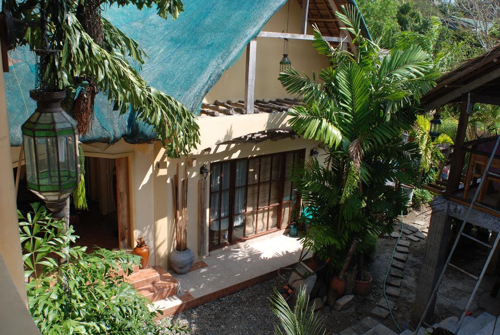 Casa Aviara Resort & Hotel Puerto Galera Exterior foto